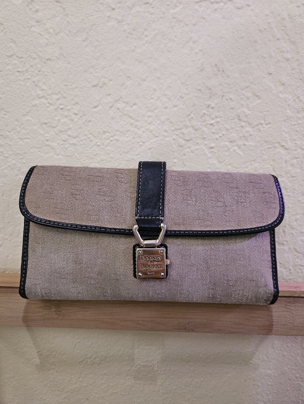 Dooney & Bourke Vintage Tan Signature Canvas Checkbook Wallet with Black Trim - Picture 3 of 16